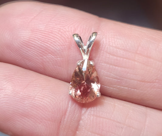 Oregon Sunstone pendant set in silver