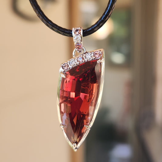 15.22 ct Oregon Sunstone Pendant set in 14 kt Gold with Sapphires and diamonds.