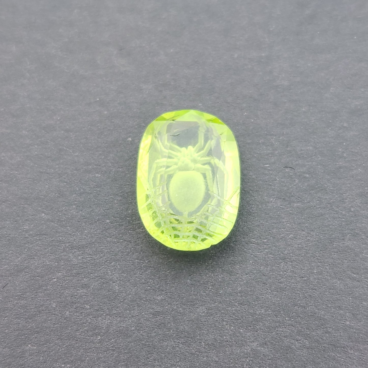 Peridot spider Carving 4.89 ct