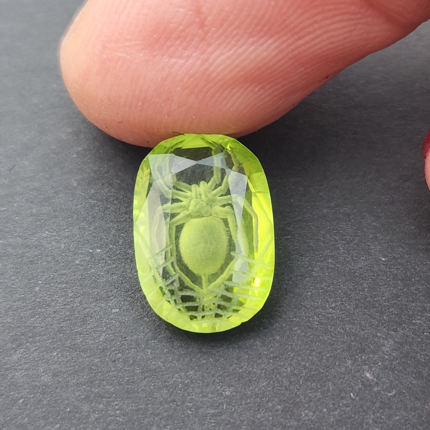 Peridot spider Carving 4.89 ct