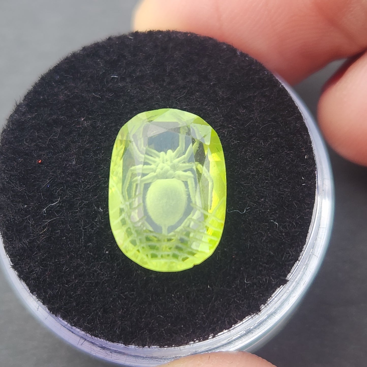 Peridot spider Carving 4.89 ct