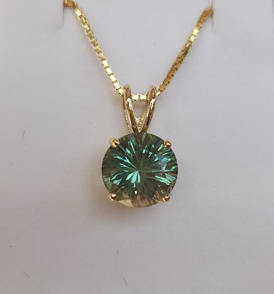 2 ct Green Oregon Sunstone Pendant set in 14 kt Gold