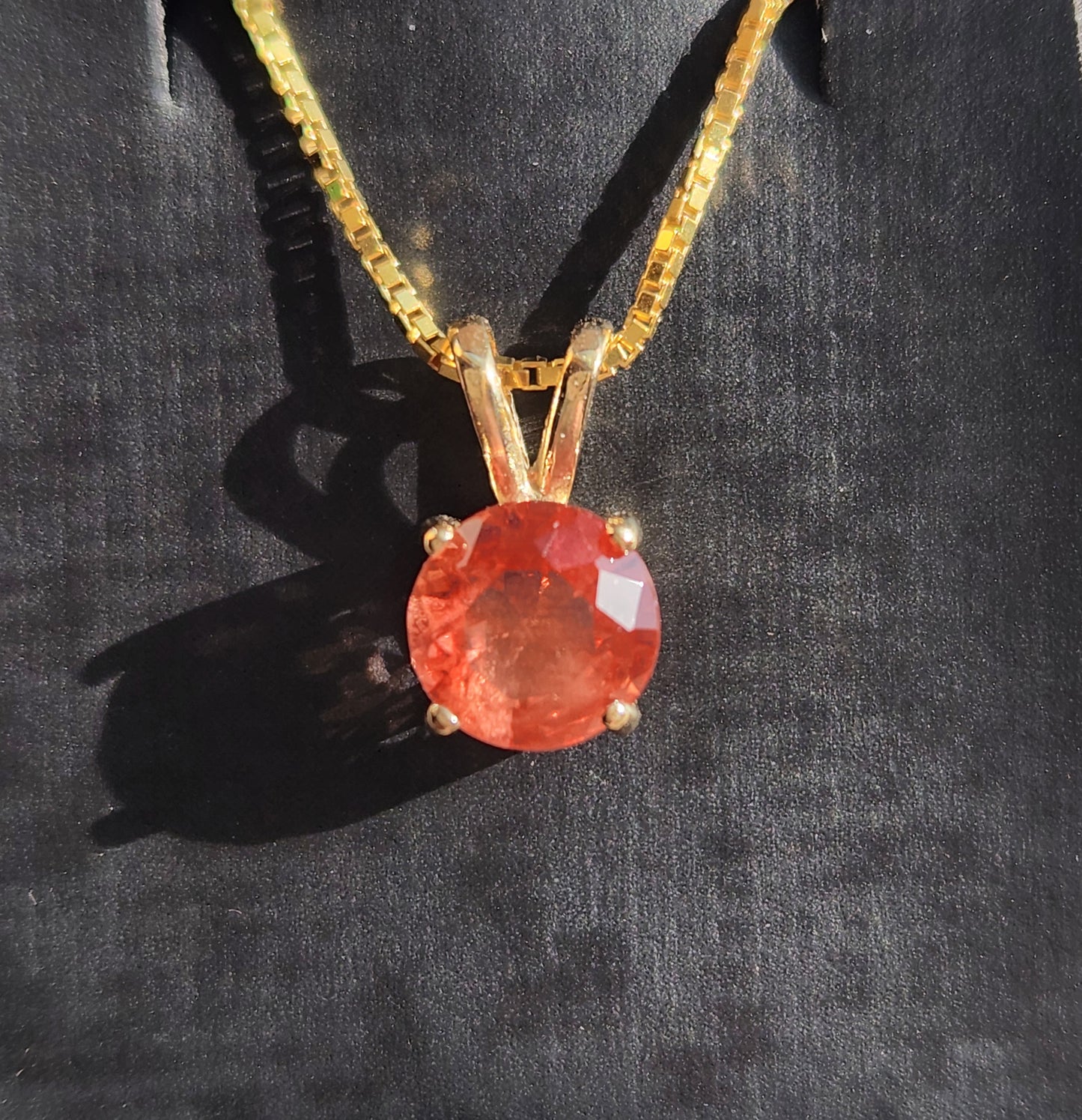 Oregon Sunstone Pendant 14 kt Gold 0.96 ct