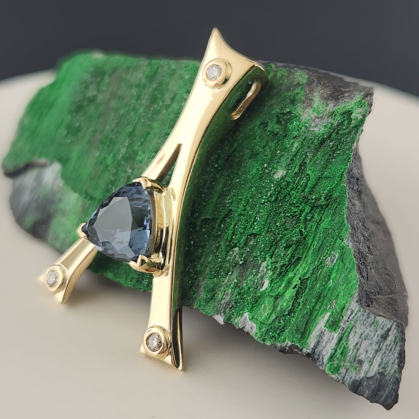 Blue Spinel Pendant set in 18kt yellow gold and Diamonds