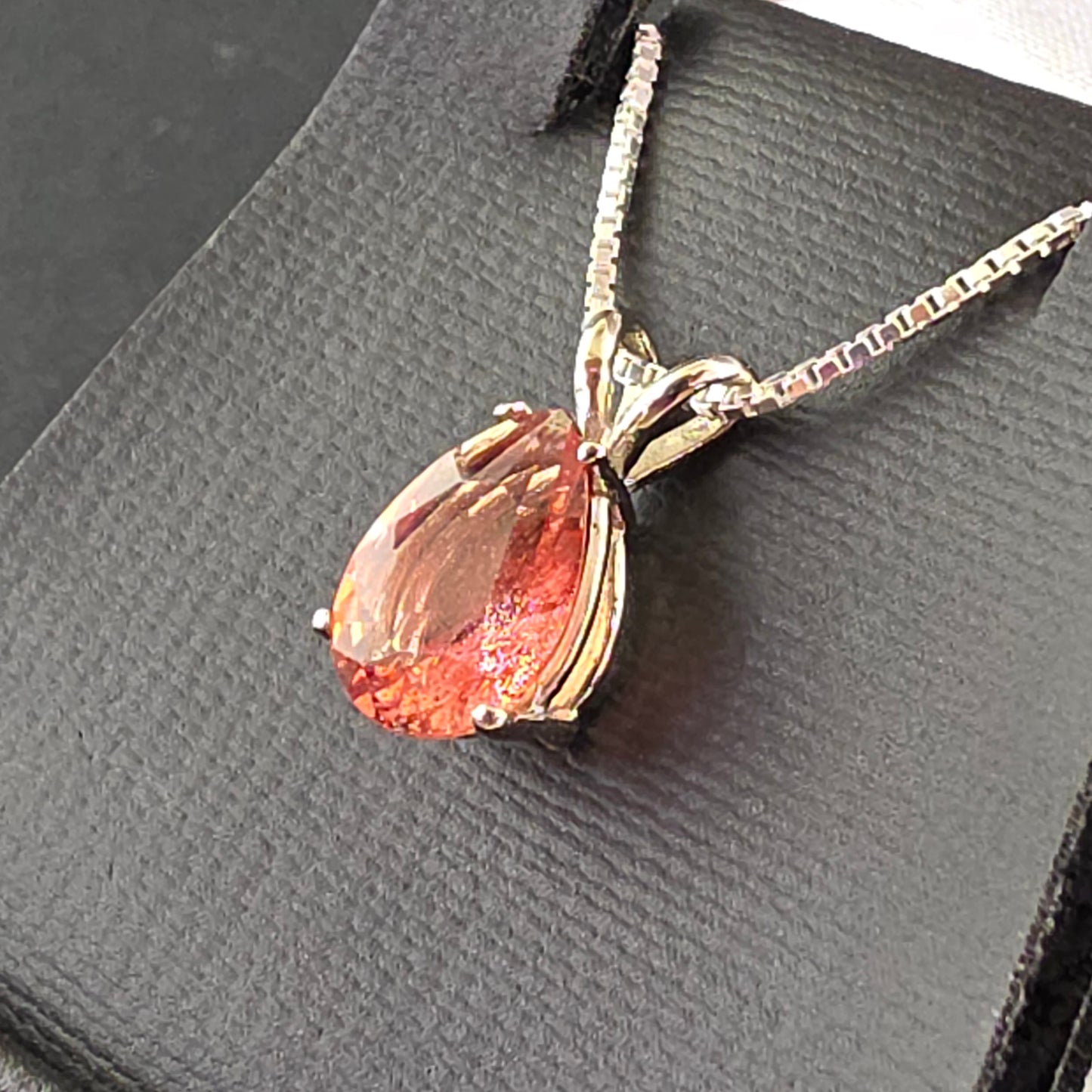 Oregon Sunstone Pendant set in 14 kt Gold
