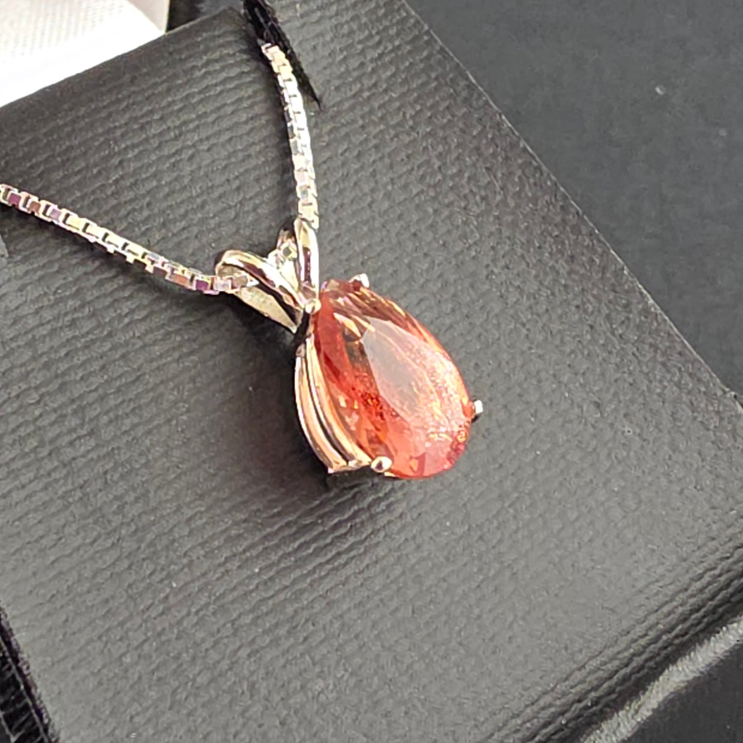 Oregon Sunstone Pendant set in 14 kt Gold