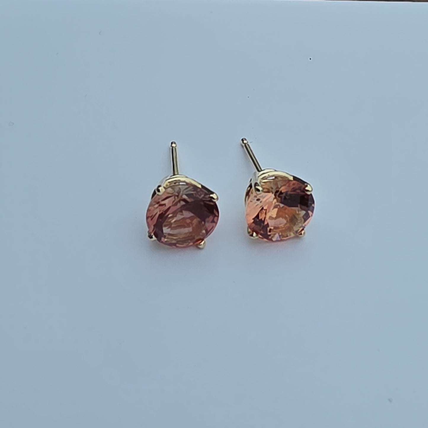 Oregon Sunstones 2.24 ct Earrings 14ky gold