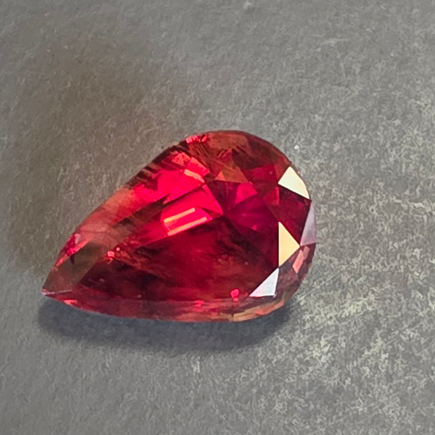 26.83 ct Red Schiller Oregon Sunstone