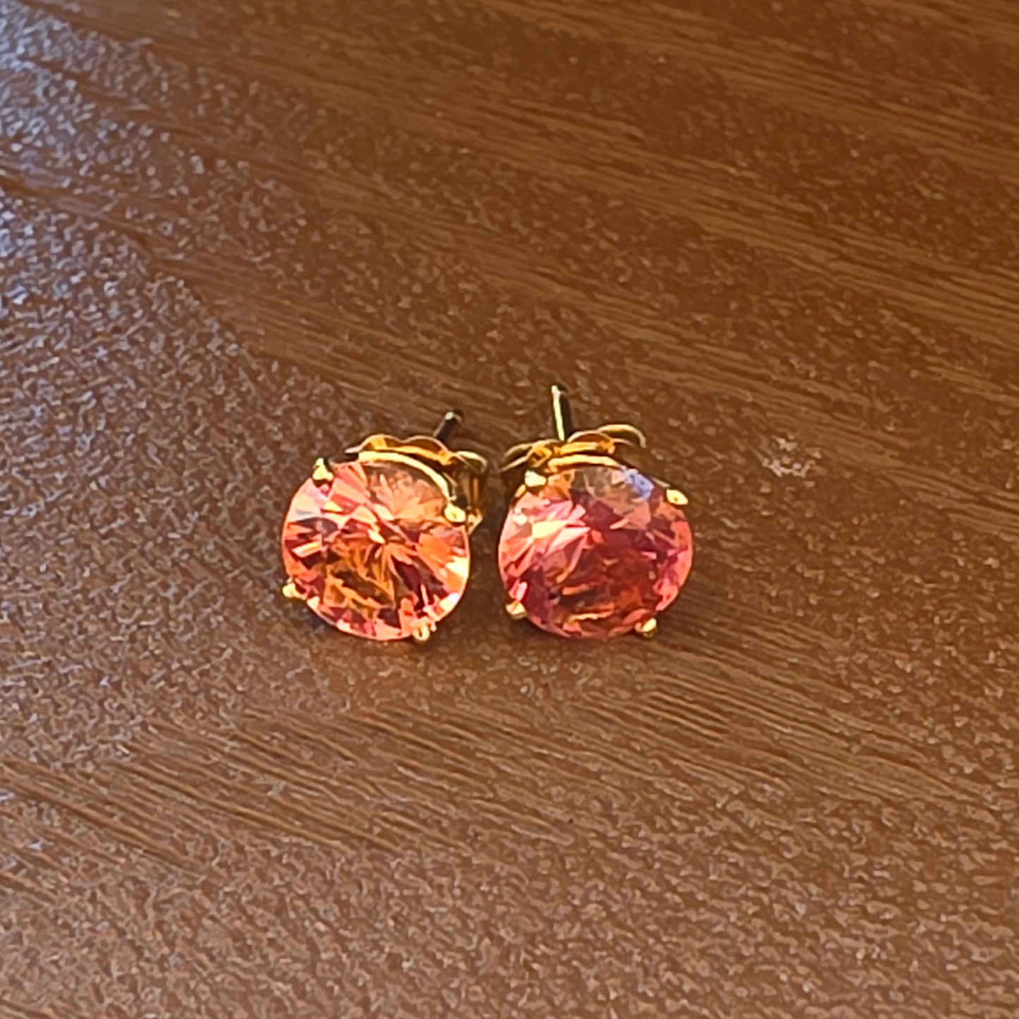 Oregon Sunstones 2.24 ct Earrings 14ky gold 7 x 7 mm