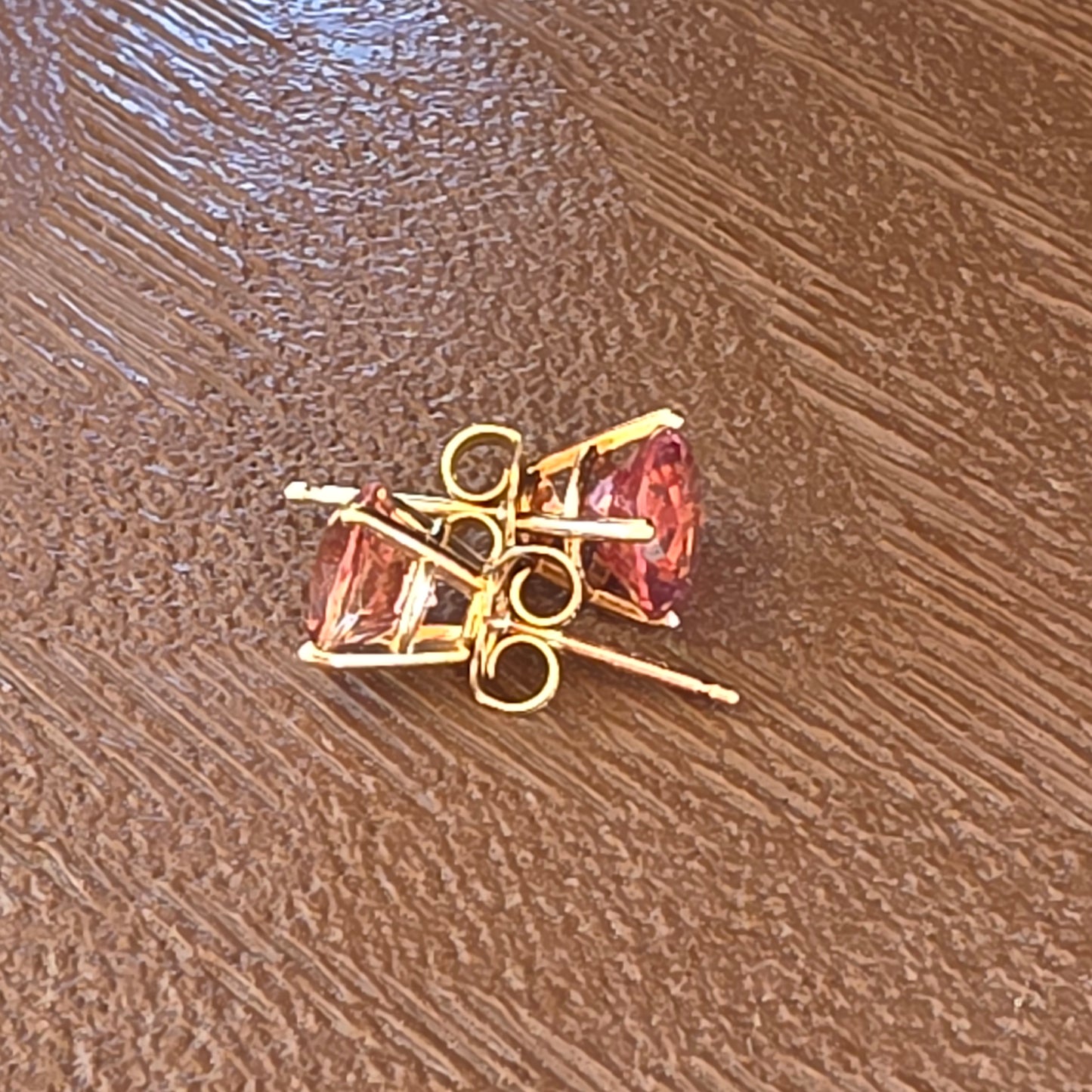 Oregon Sunstones 2.24 ct Earrings 14ky gold 7 x 7 mm