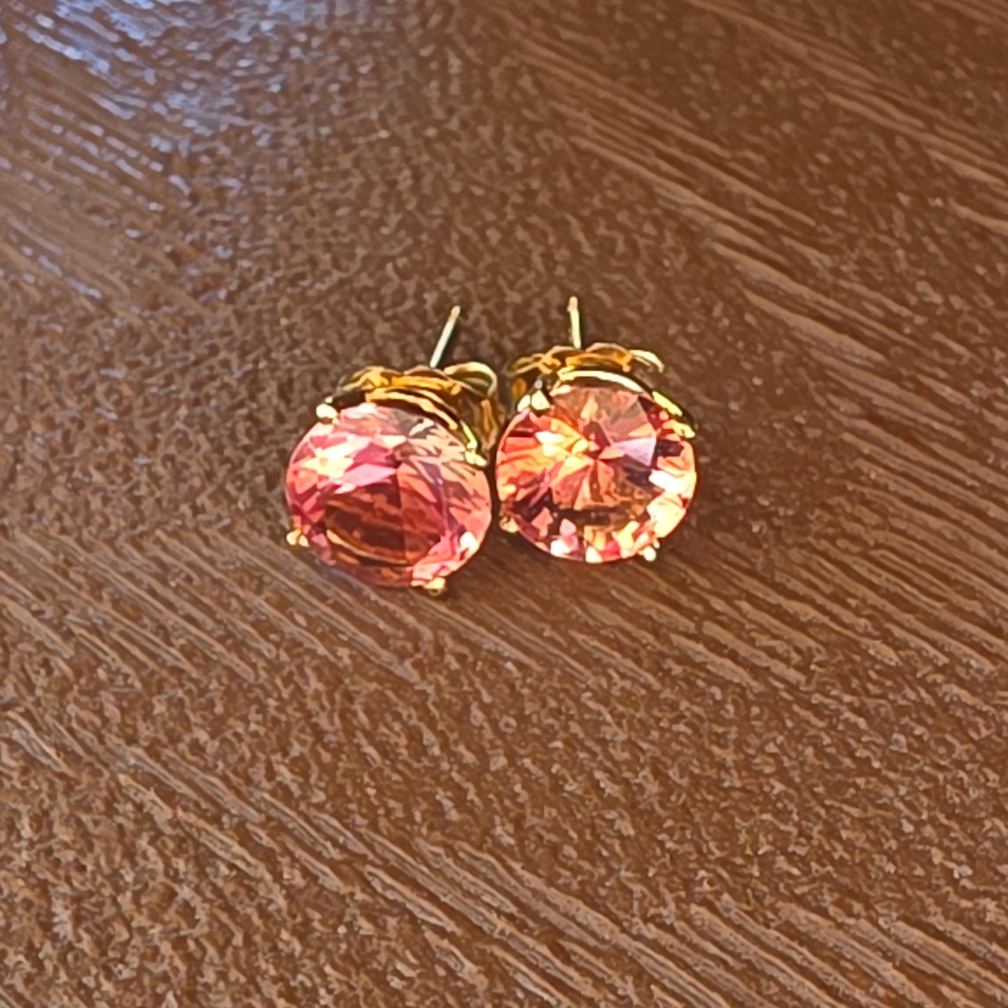Oregon Sunstones 2.24 ct Earrings 14ky gold 7 x 7 mm