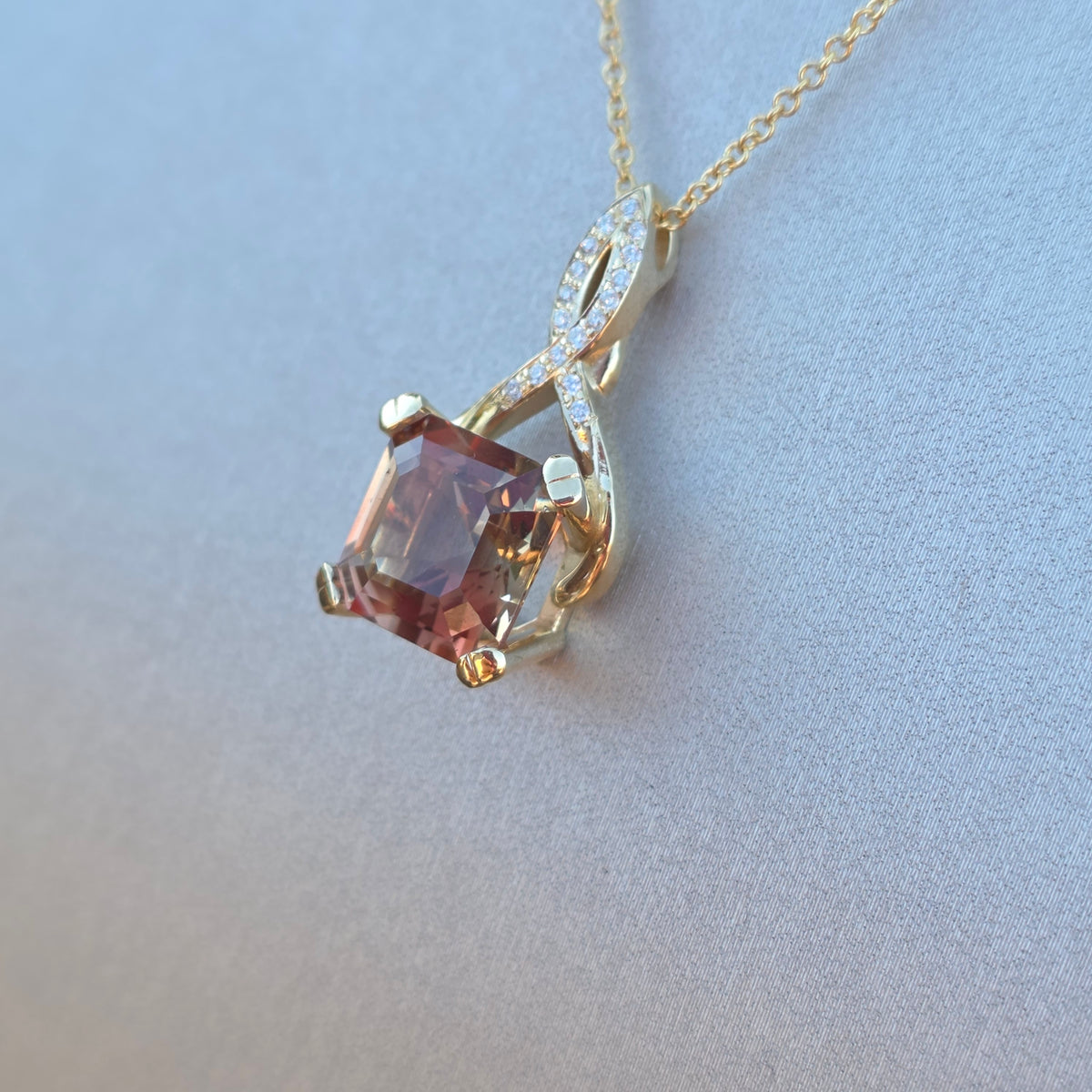 4.32 ct Oregon Sunstone 14 kt Gold