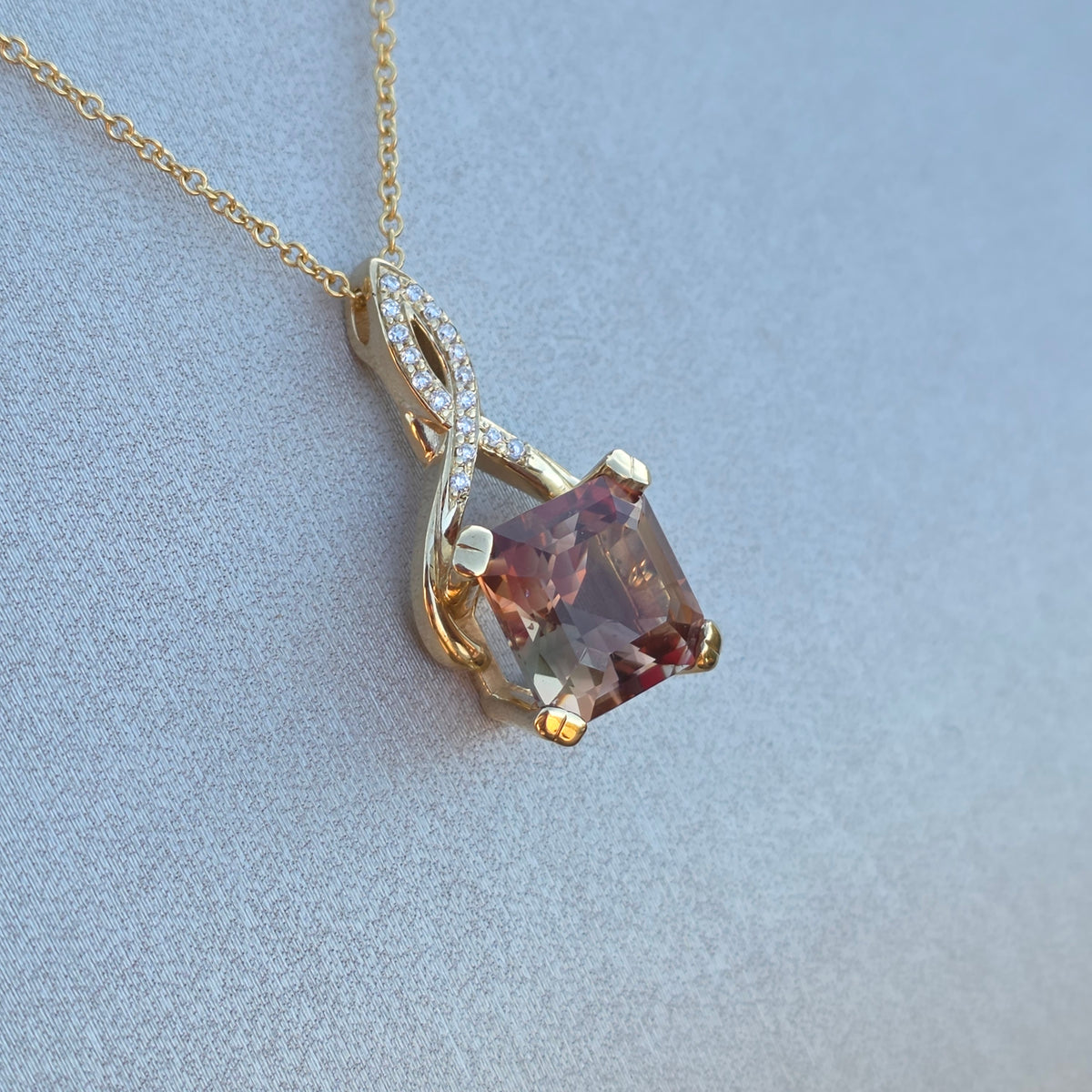 4.32 ct Oregon Sunstone 14 kt Gold