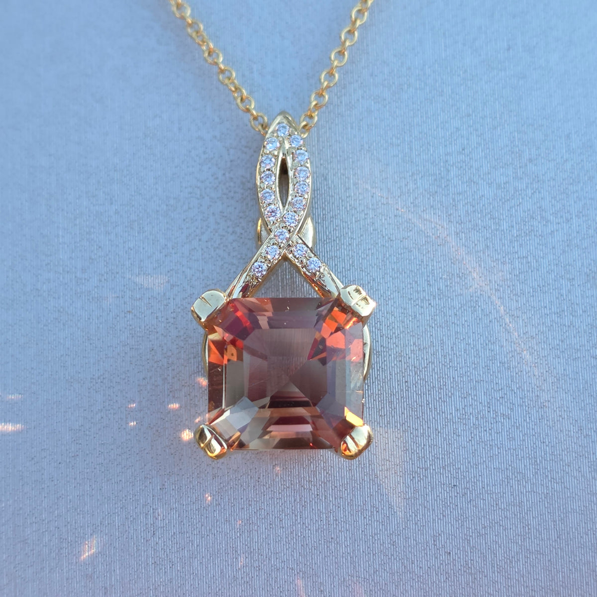 4.32 ct Oregon Sunstone 14 kt Gold