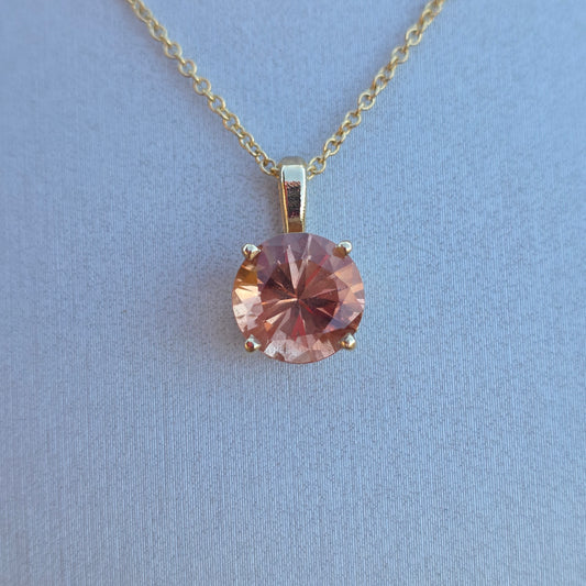 2.06 ct Oregon Sunstone 14 kt gold Pendant.