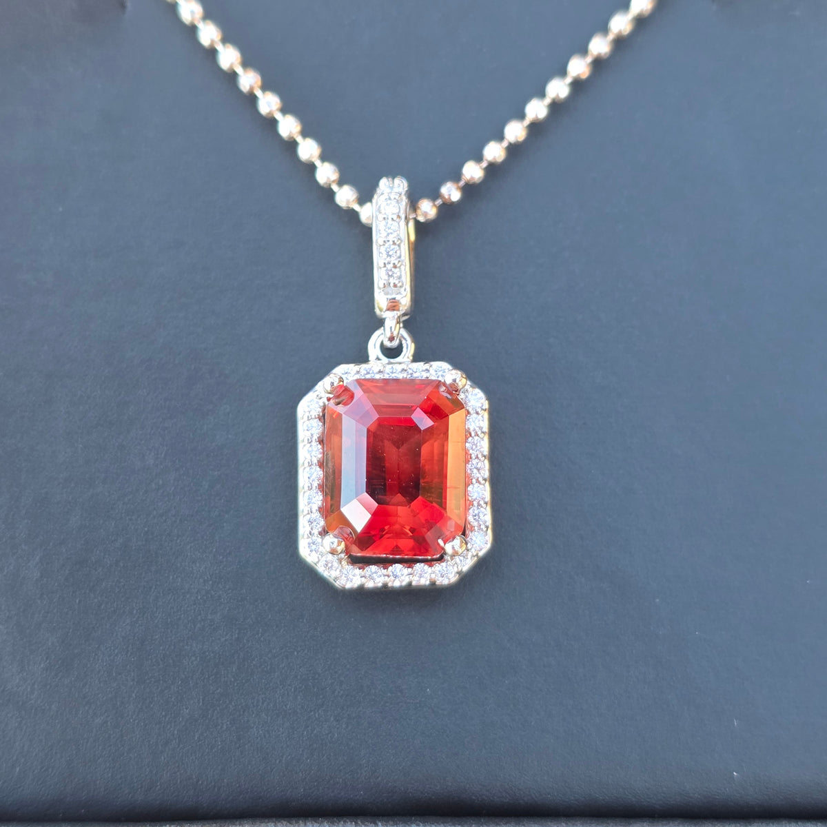 Oregon Sunstone 2.72 ct Pendant 14 kt gold