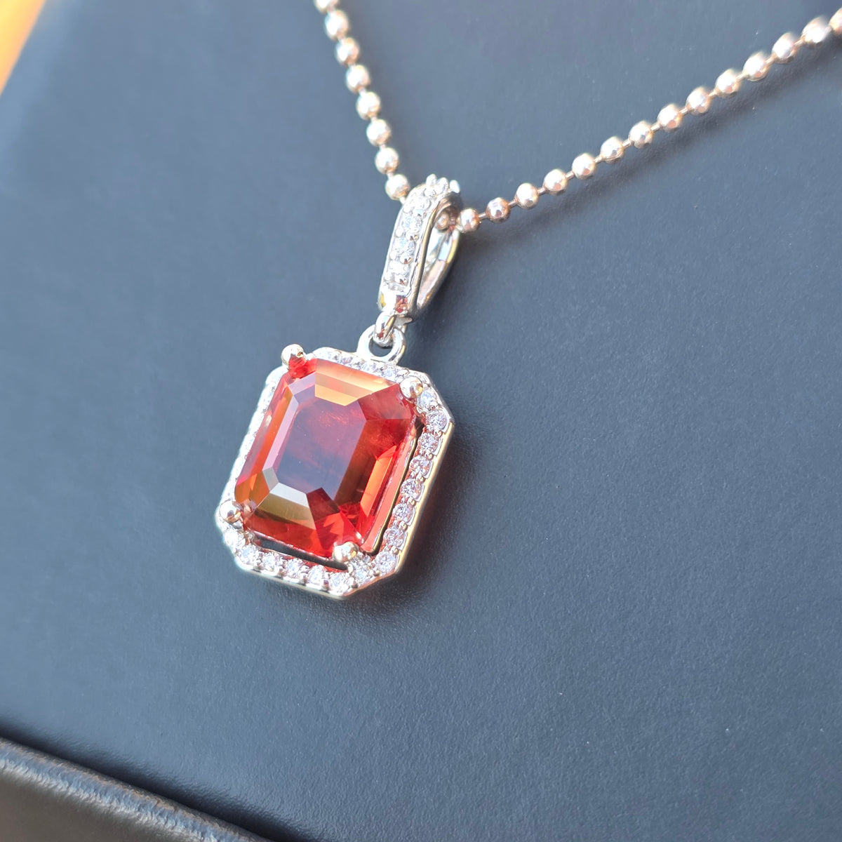 Oregon Sunstone 2.72 ct Pendant 14 kt gold