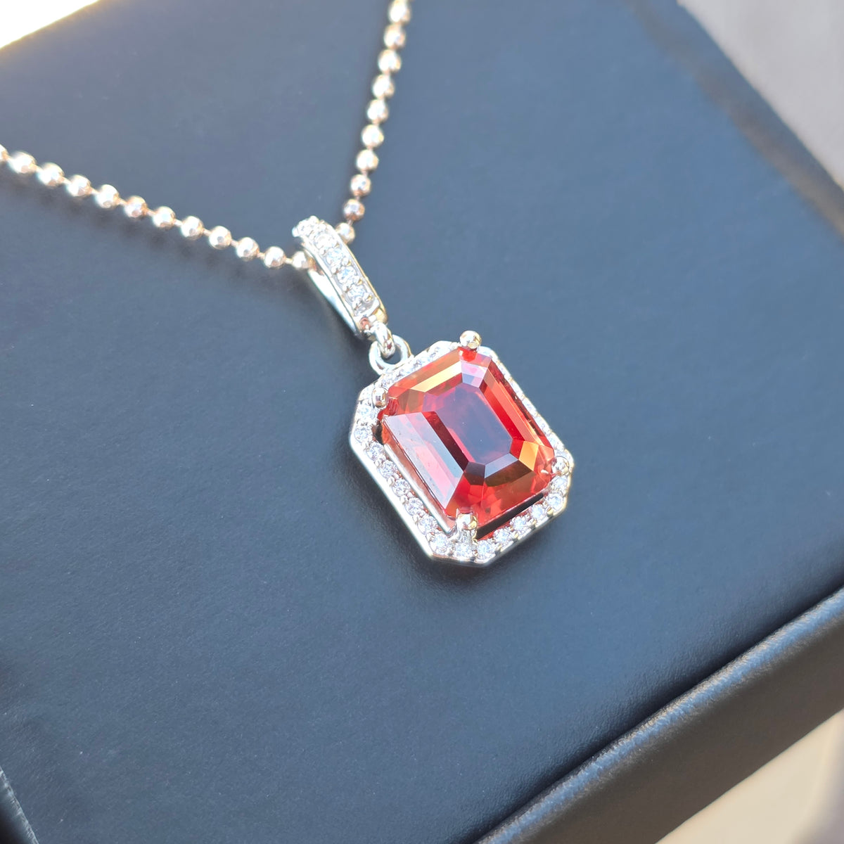 Oregon Sunstone 2.72 ct Pendant 14 kt gold