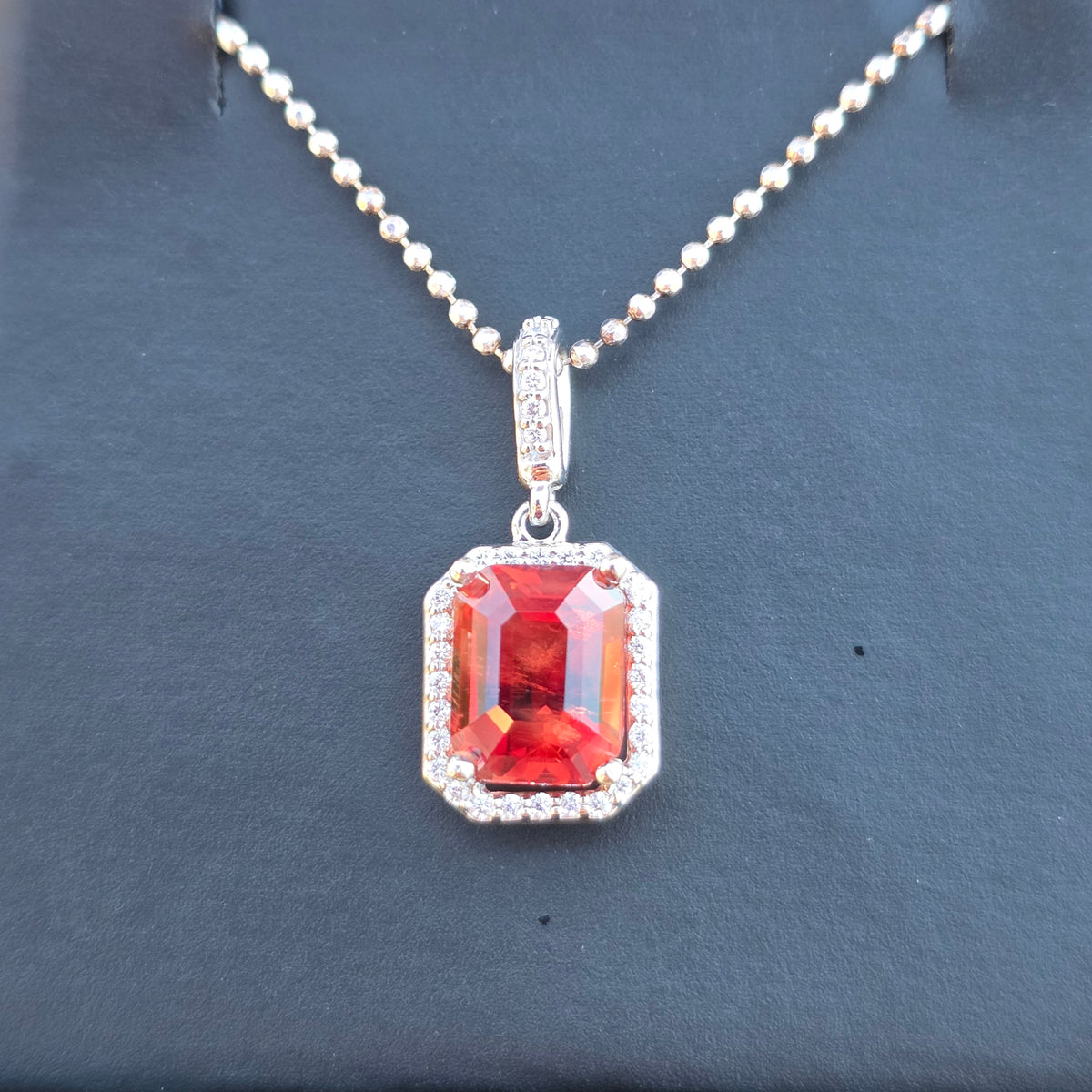 Oregon Sunstone 2.72 ct Pendant 14 kt gold