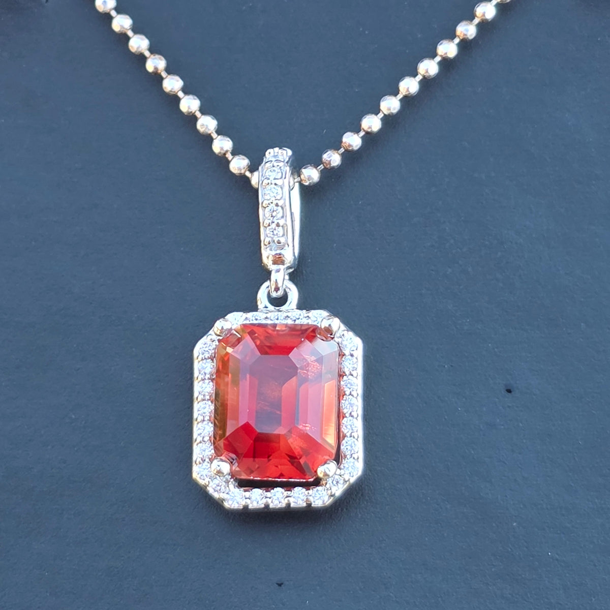 Oregon Sunstone 2.72 ct Pendant 14 kt gold