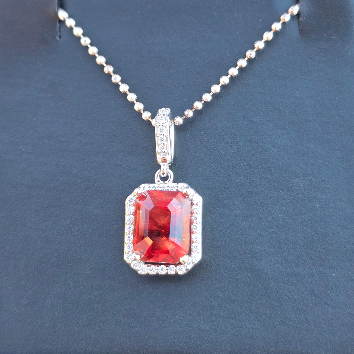 Oregon Sunstone 2.72 ct Pendant 14 kt gold