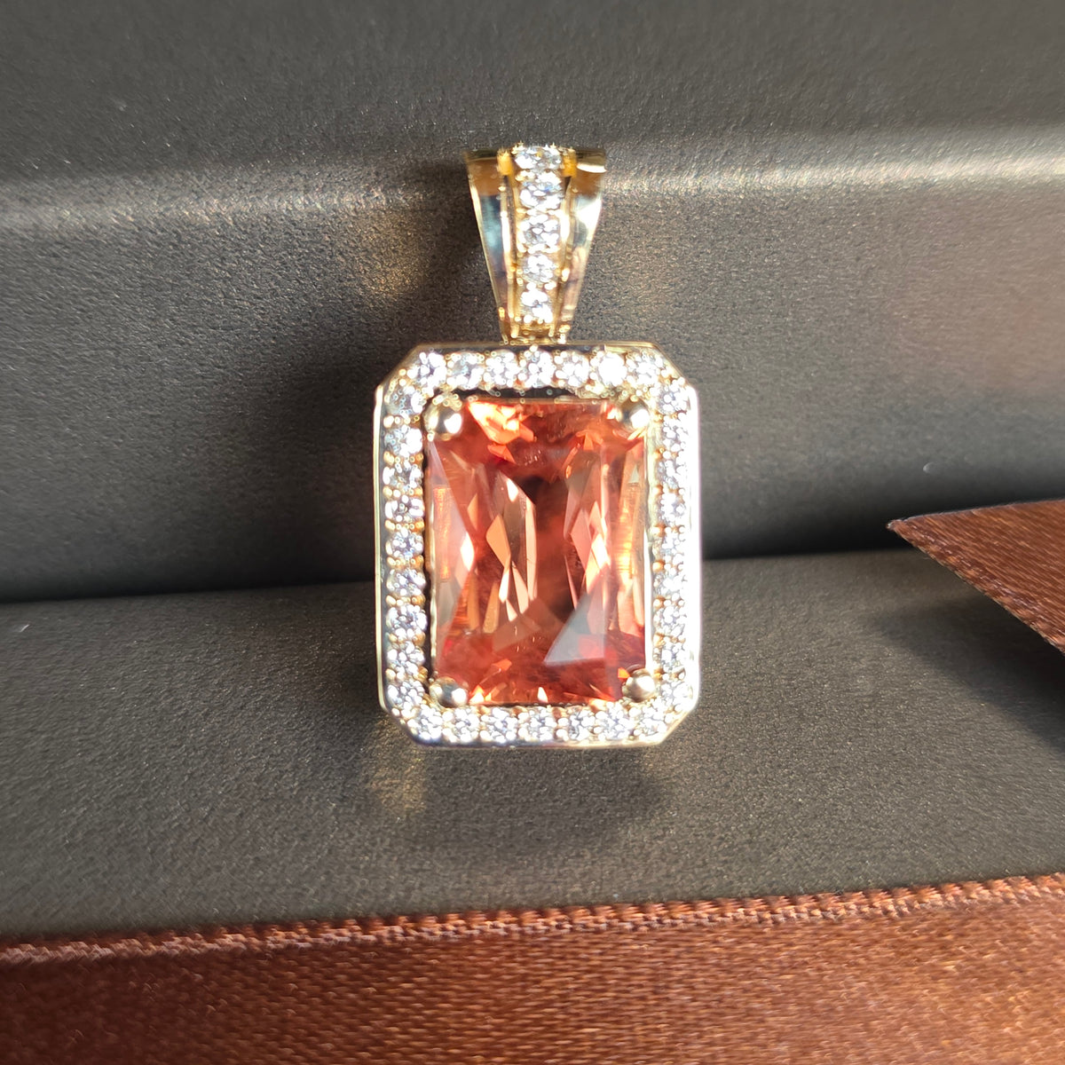 14 kt Gold Oregon Pendant Sunstone: 5.16 ct