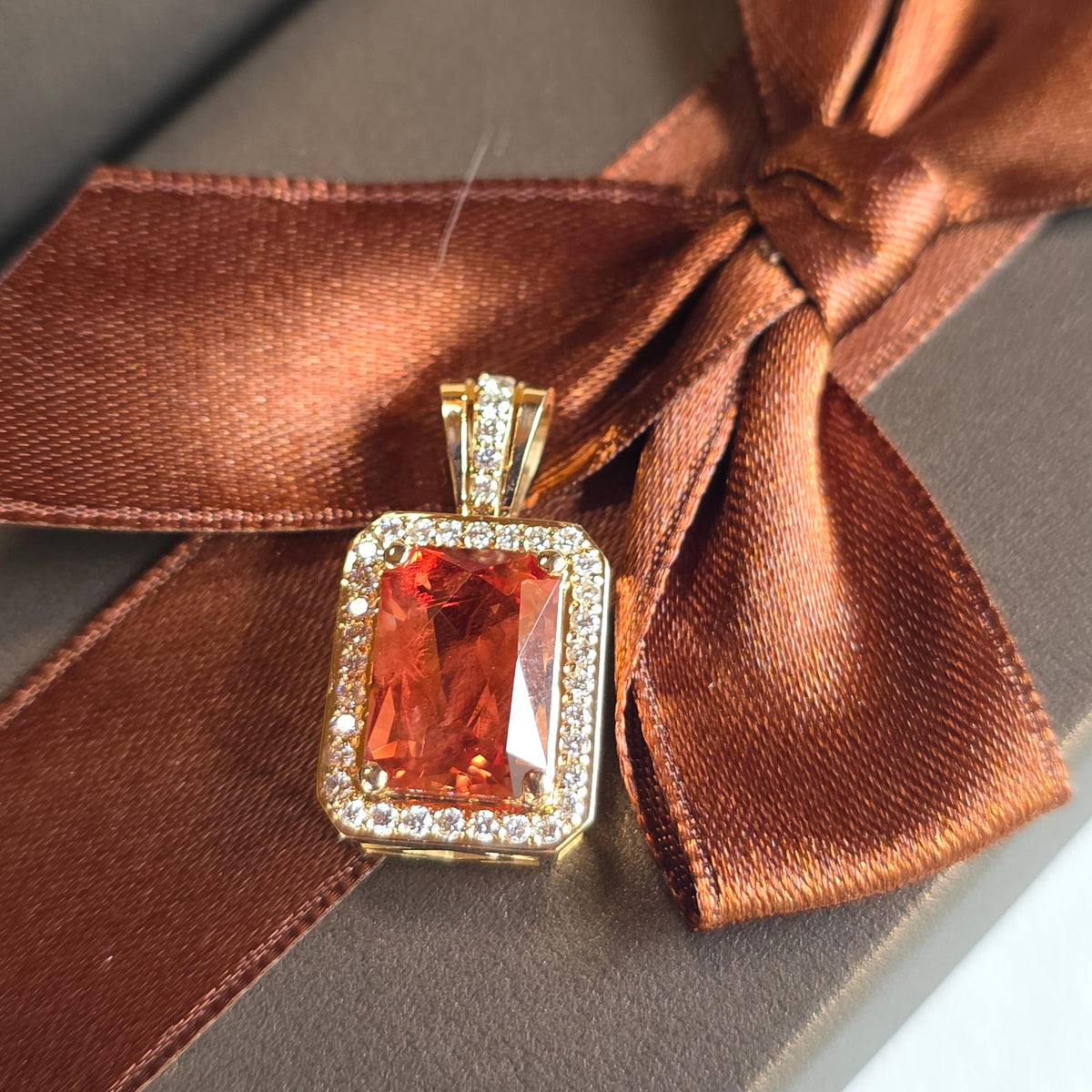 14 kt Gold Oregon Pendant Sunstone: 5.16 ct