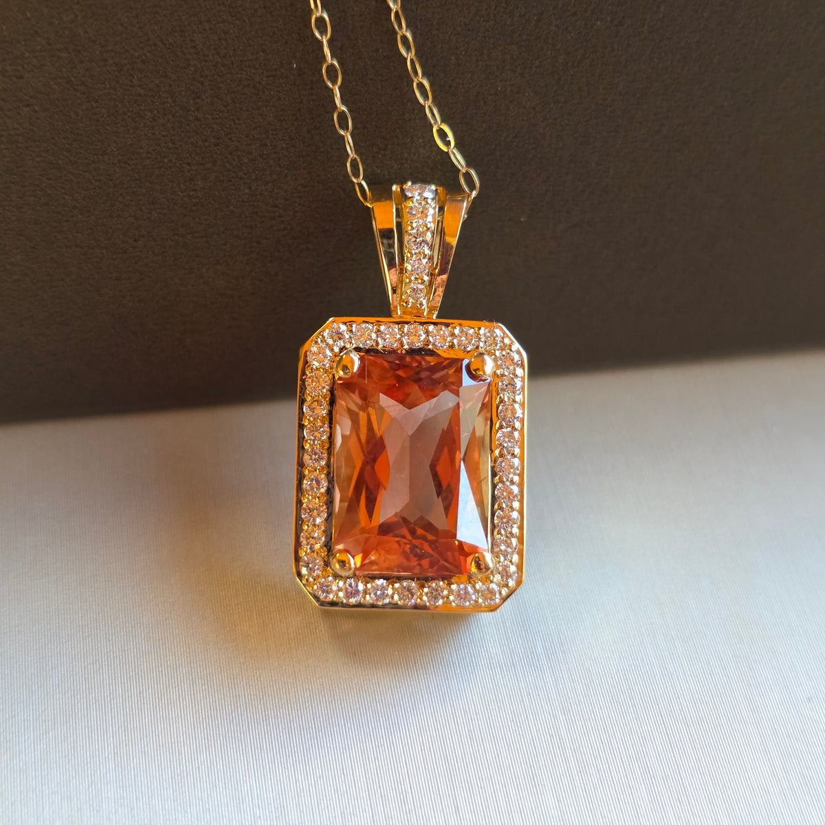 14 kt Gold Oregon Pendant Sunstone: 5.16 ct
