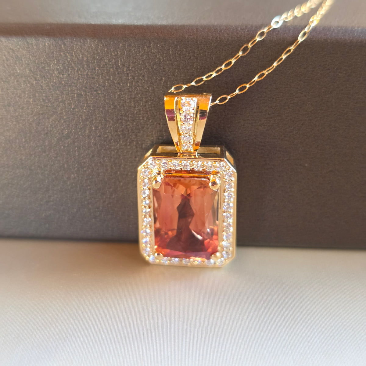 14 kt Gold Oregon Pendant Sunstone: 5.16 ct