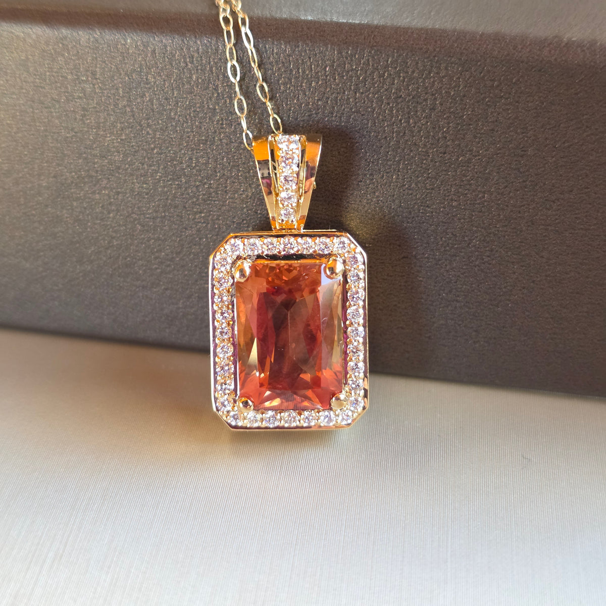 14 kt Gold Oregon Pendant Sunstone: 5.16 ct