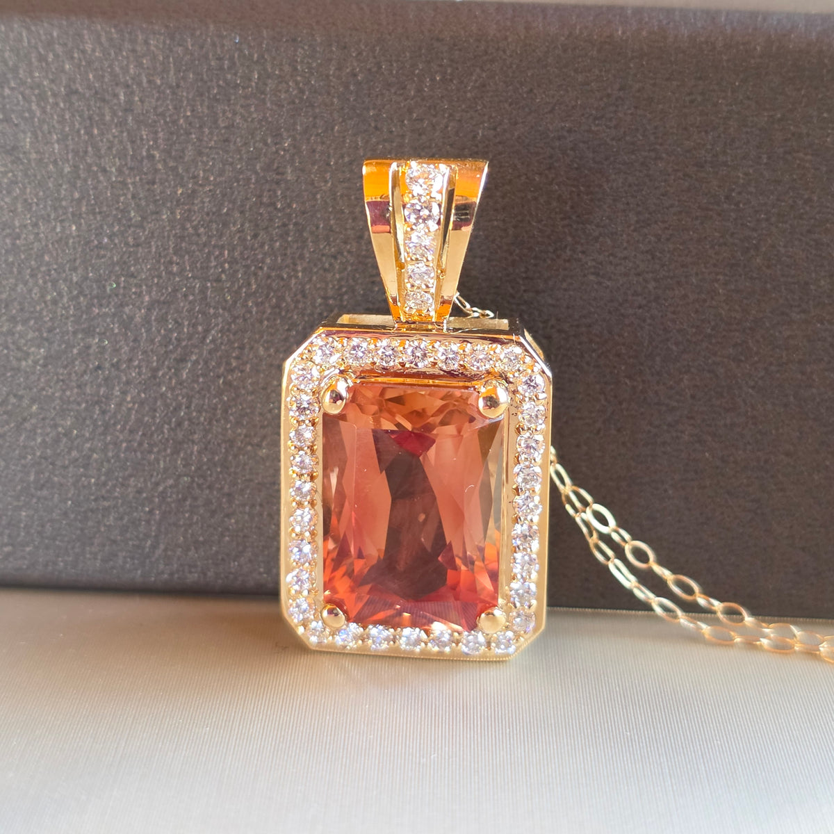 14 kt Gold Oregon Pendant Sunstone: 5.16 ct