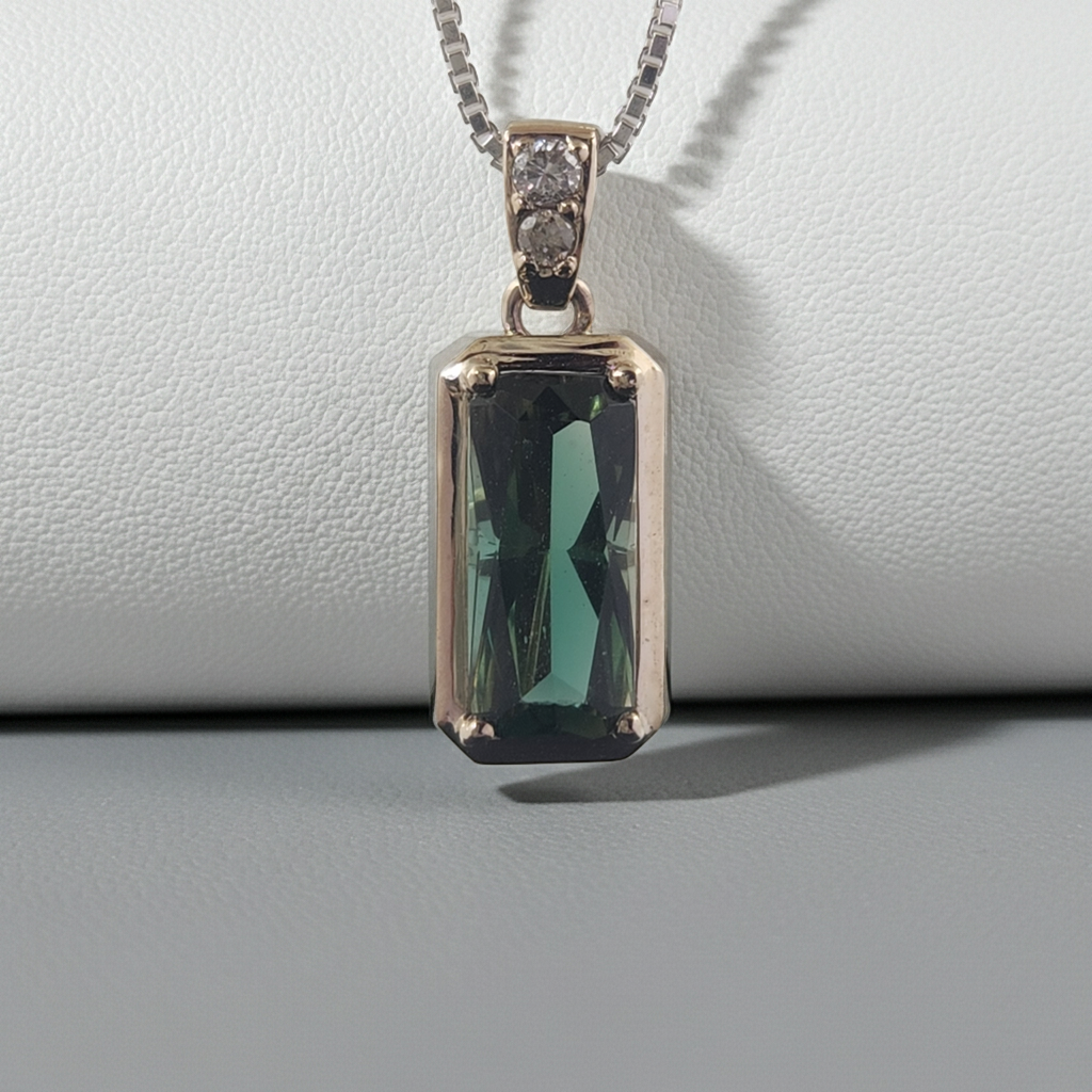 Oregon Sunstone Pendant set in 14 kt white Gold