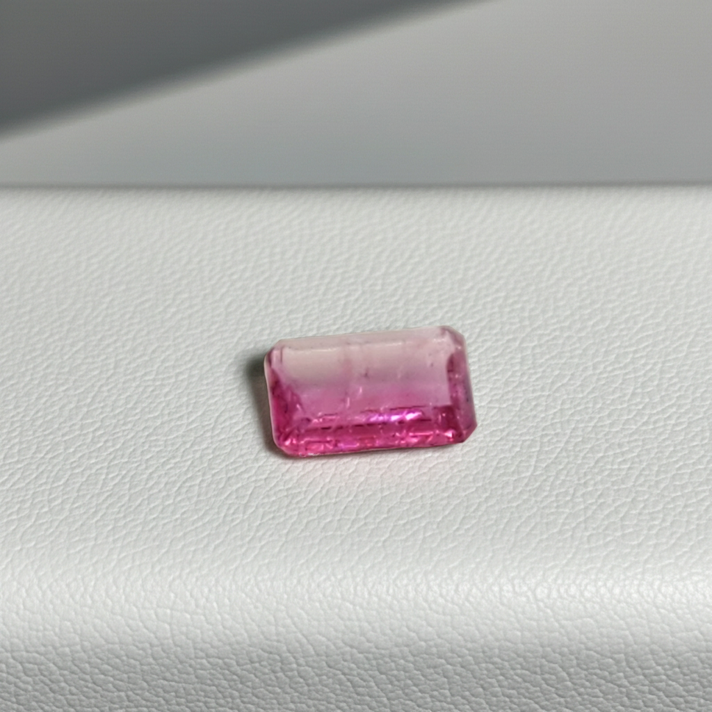 Red Beryl Facet 0.09 ct.
