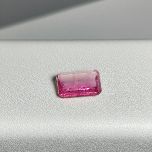 Red Beryl Facet 0.09 ct.