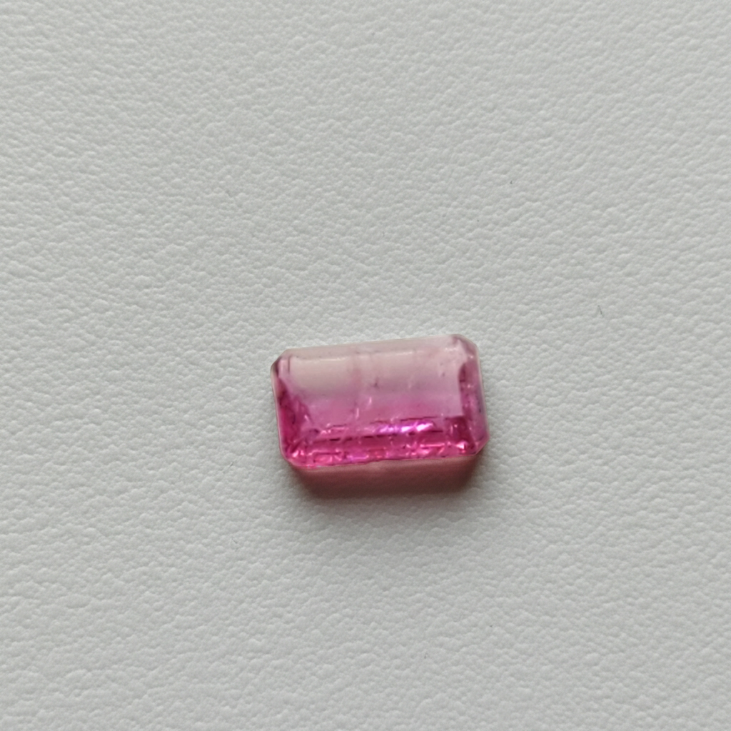 Red Beryl Facet 0.09 ct.