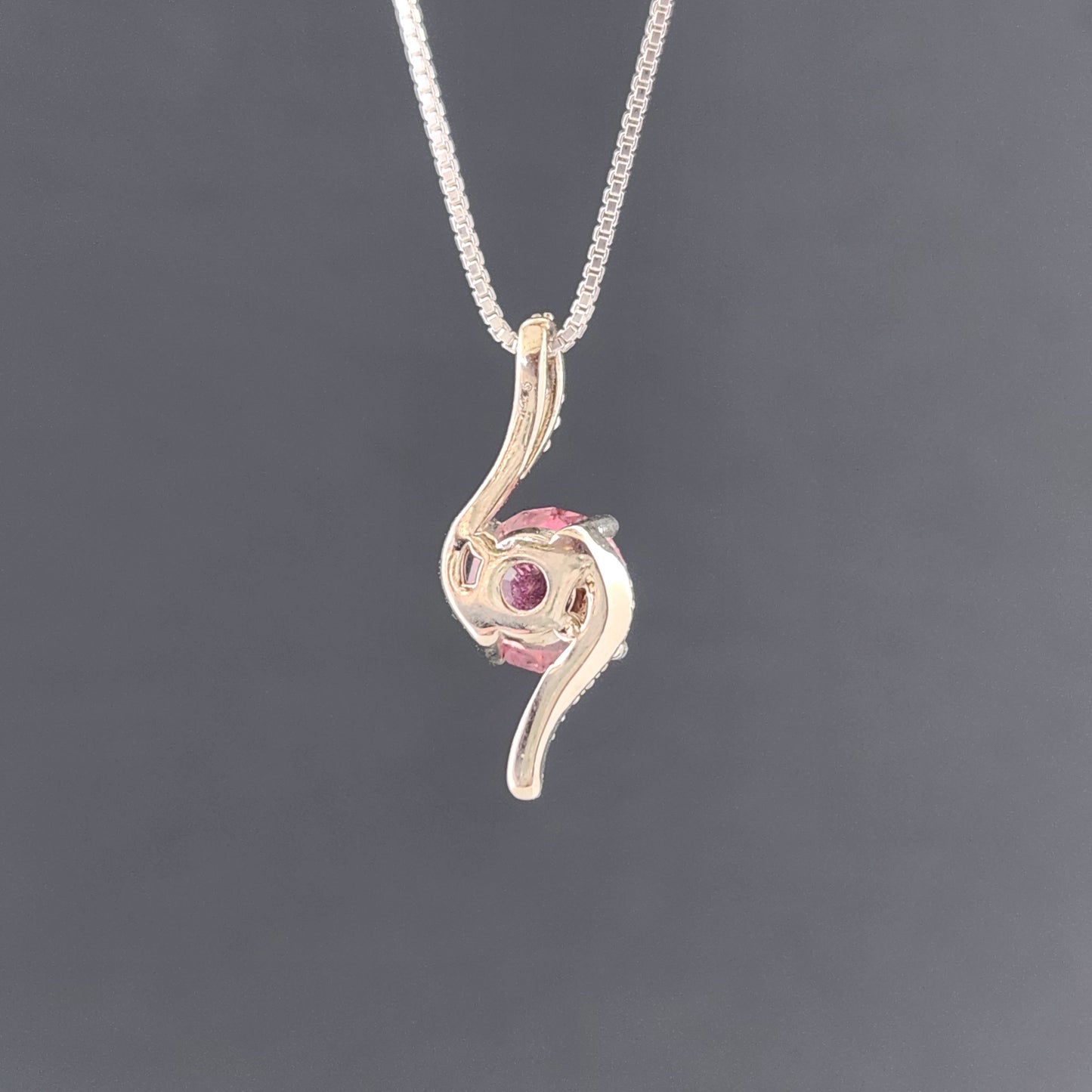 Tourmaline in 14kw Gold pendant