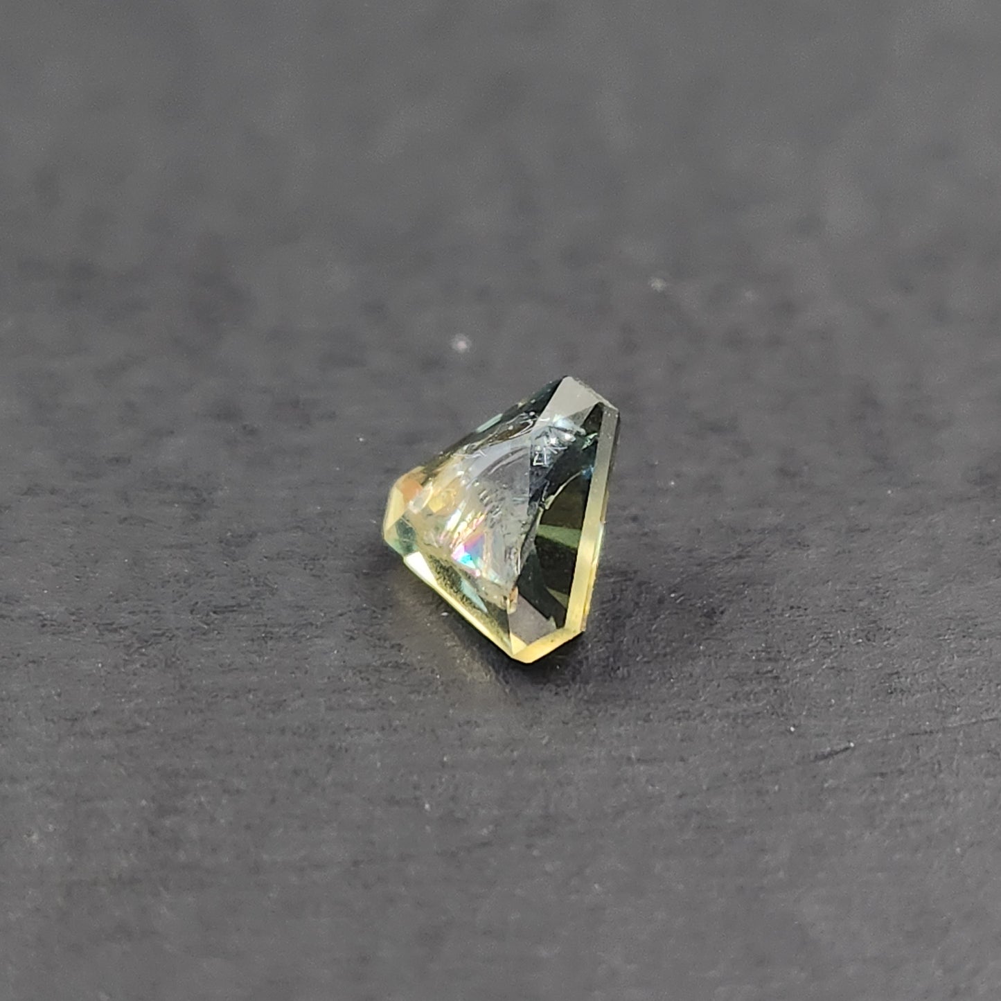 1.7 ct Bicolor Sapphire Facet