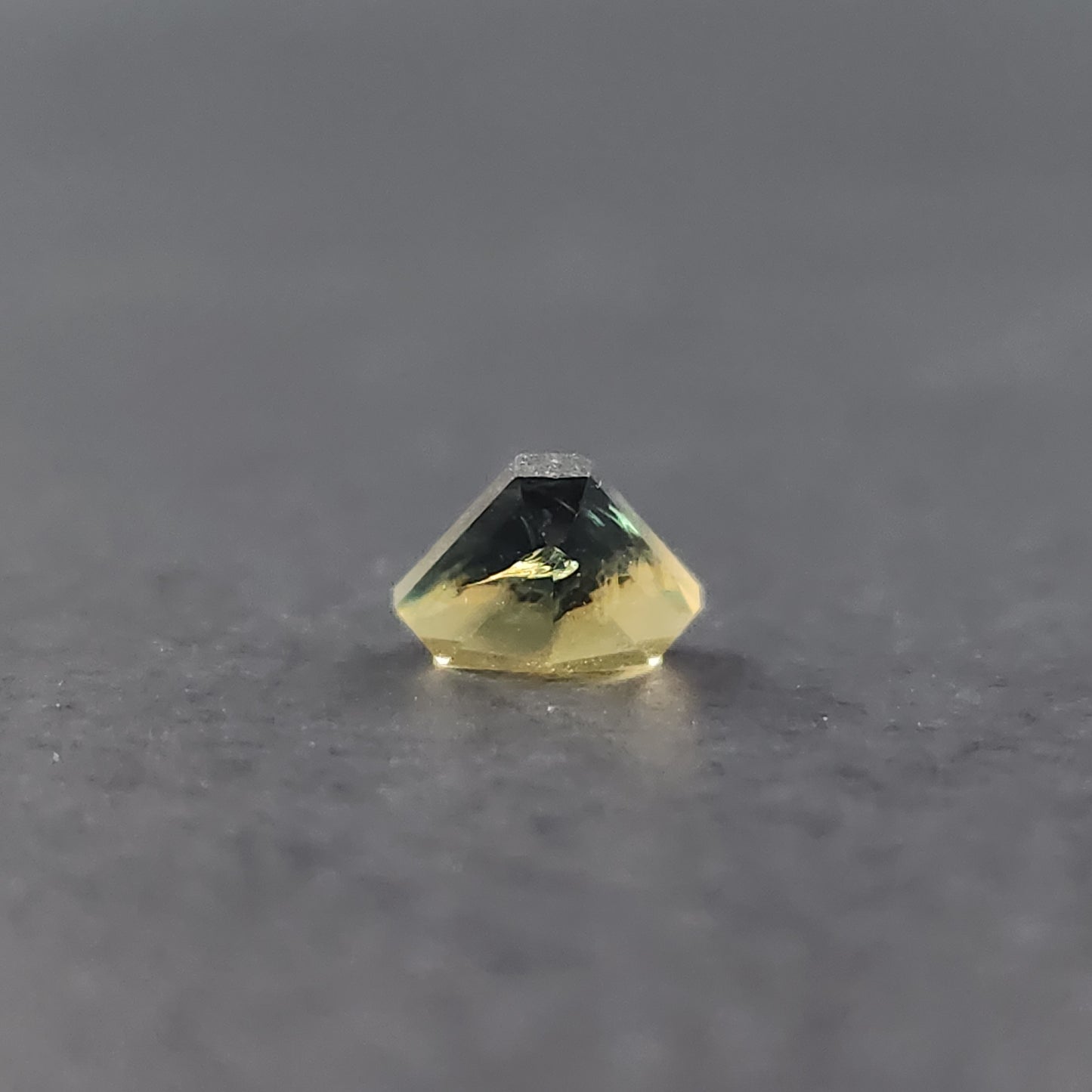1.7 ct Bicolor Sapphire Facet