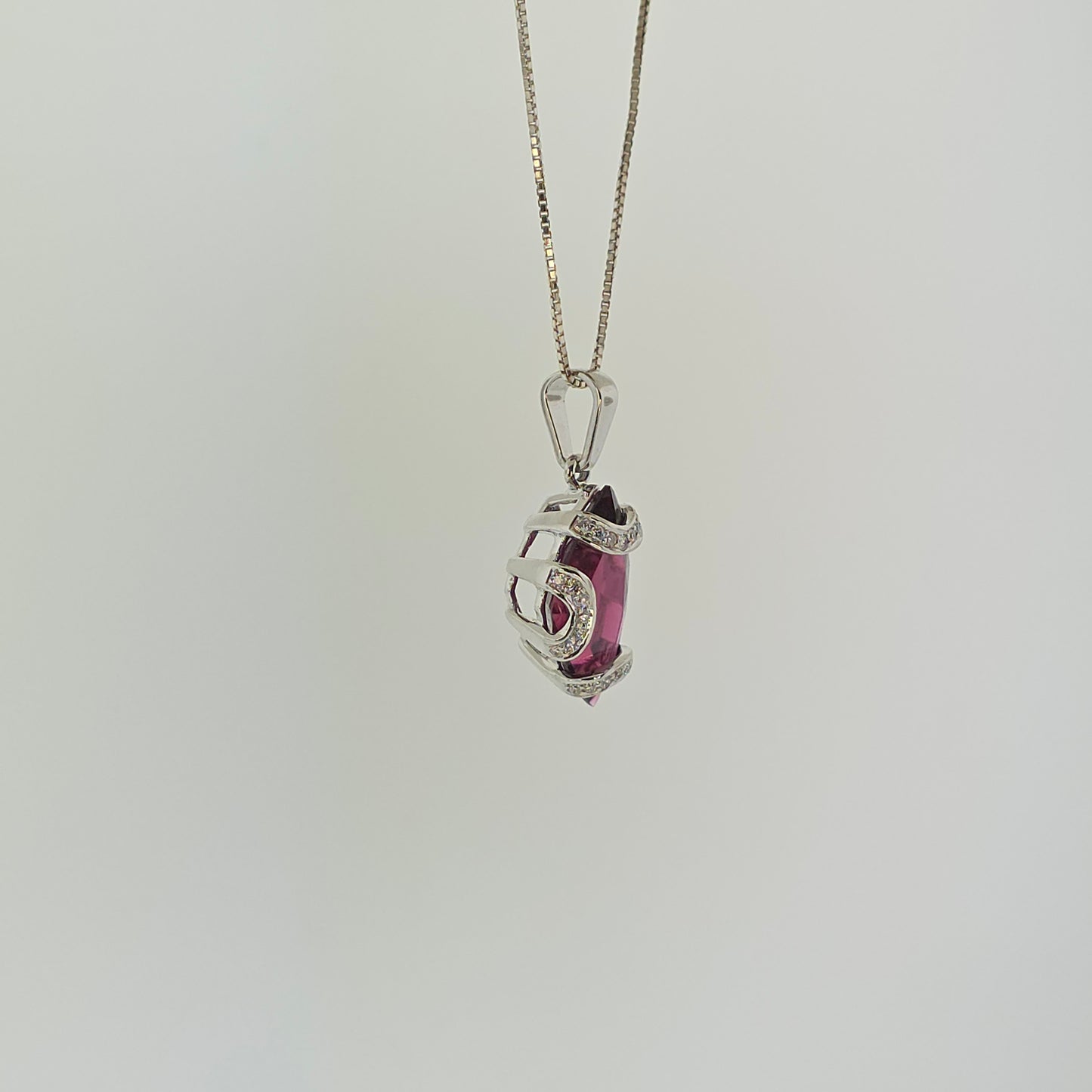 Rubelite Tourmaline in 18kw Gold Pendant