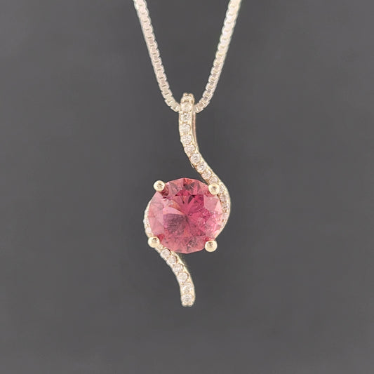 Tourmaline in 14kw Gold pendant