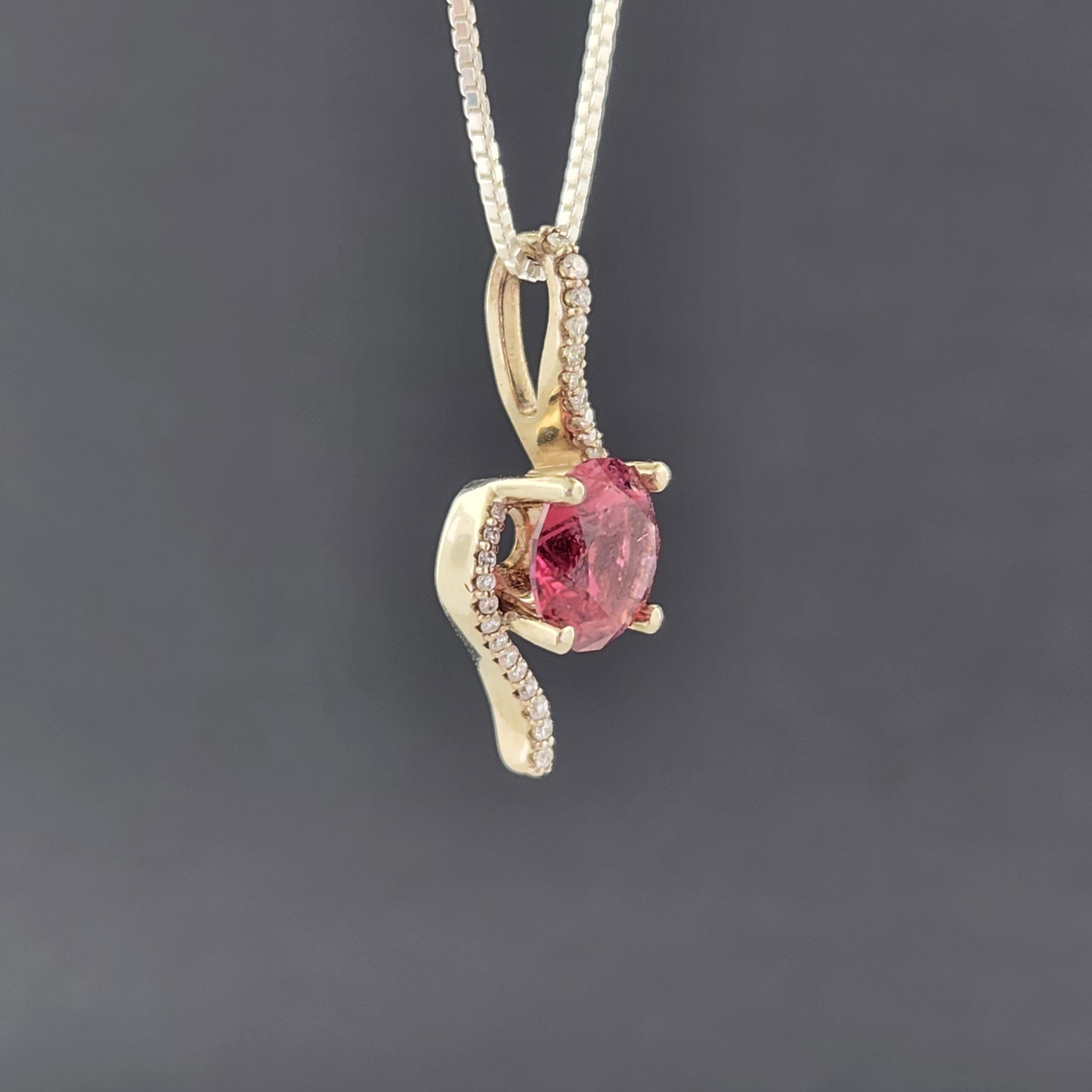 Tourmaline in 14kw Gold pendant