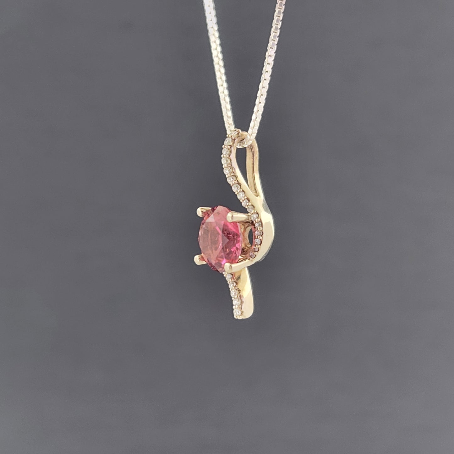 Tourmaline in 14kw Gold pendant