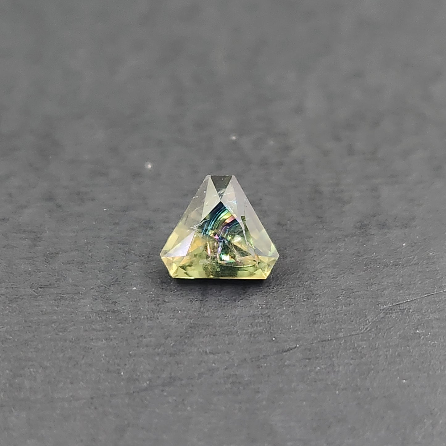 1.7 ct Bicolor Sapphire Facet