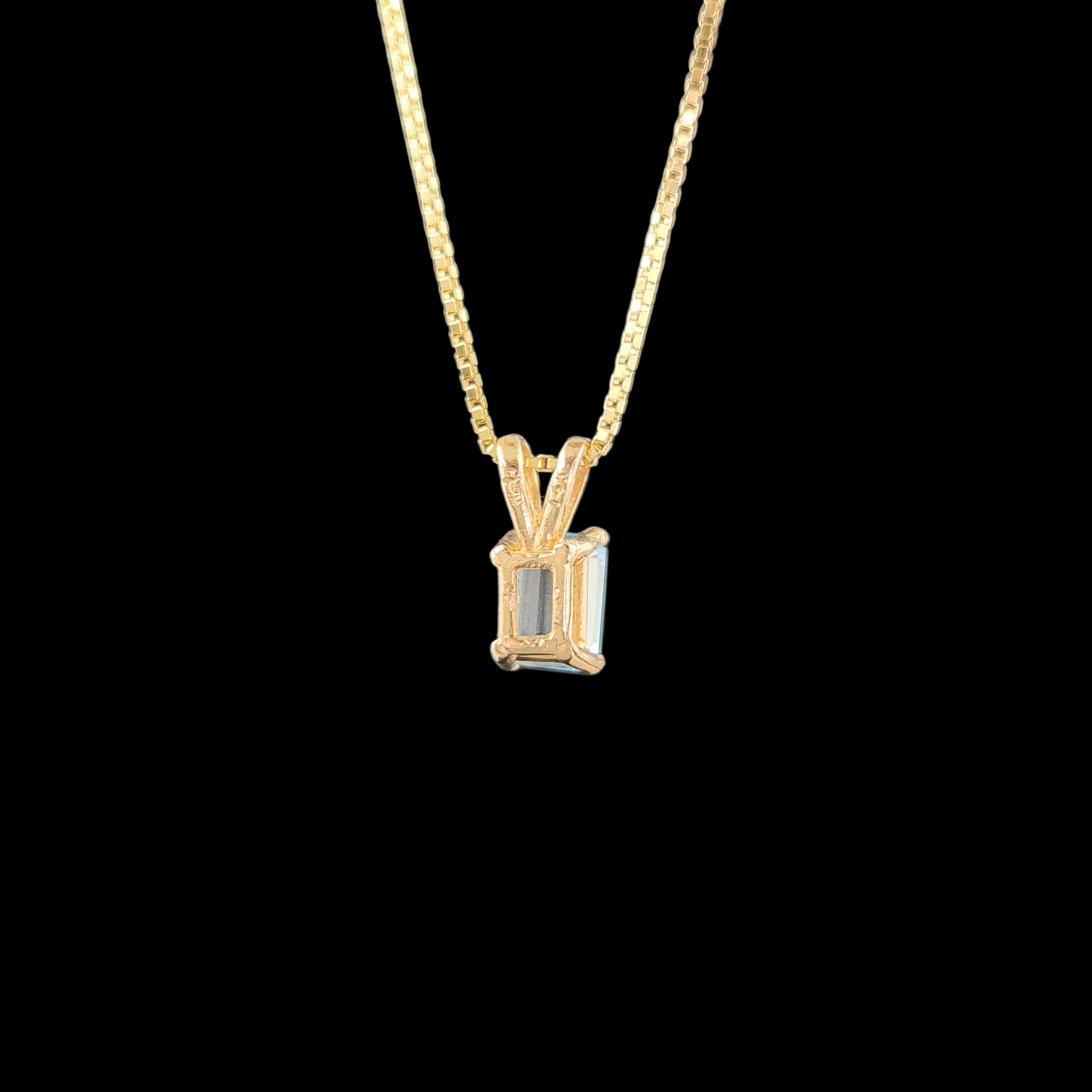 Topaz in 14ky gold pendant