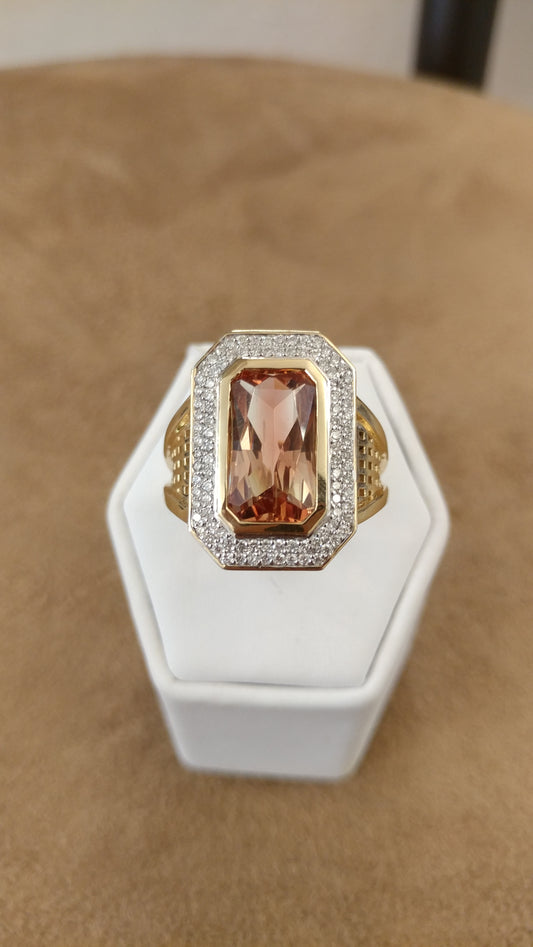 Oregon Sunstone set in 14k Yellow Gold