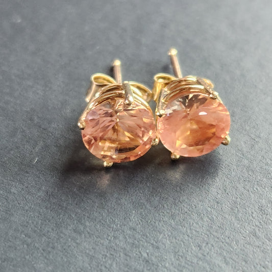 2.10 ct Oregon Sunstone Earring 14kt gold