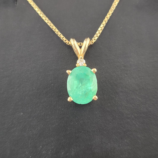 1.60 ct Emerald set in 14k yellow gold Pendant